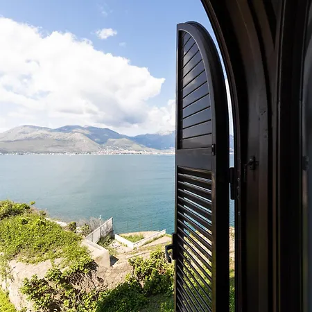 Domus Vittorio Apartment *
